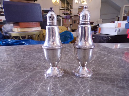 Elegantes paar salzstreuer und - salzstreuer,