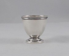 *RAR* Stilvoller Eierbecher